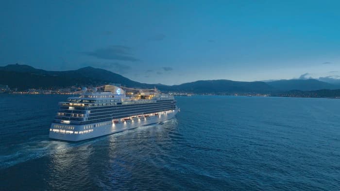 Oceania Cruises cruise ship at sea