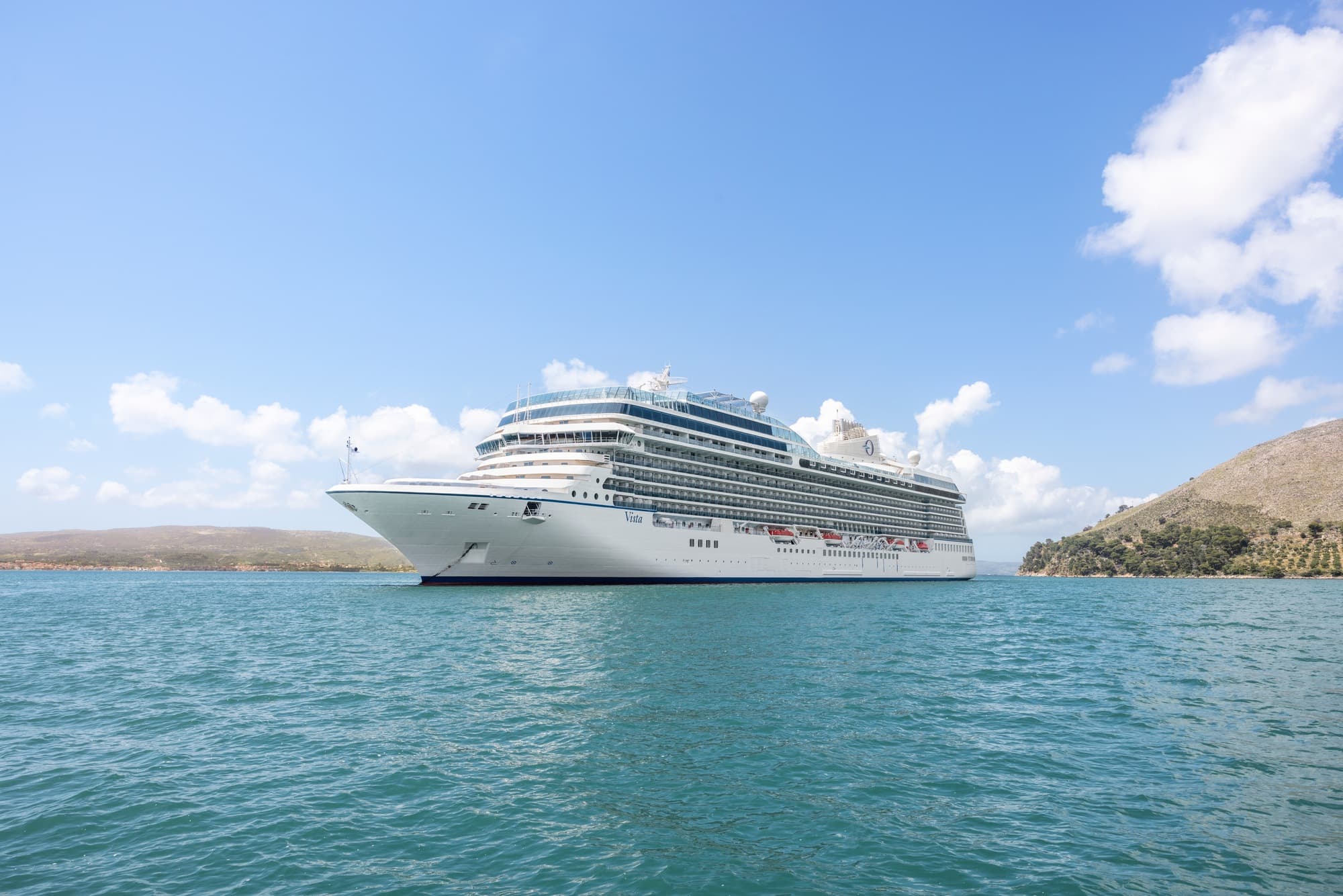 Oceania Vista at sea