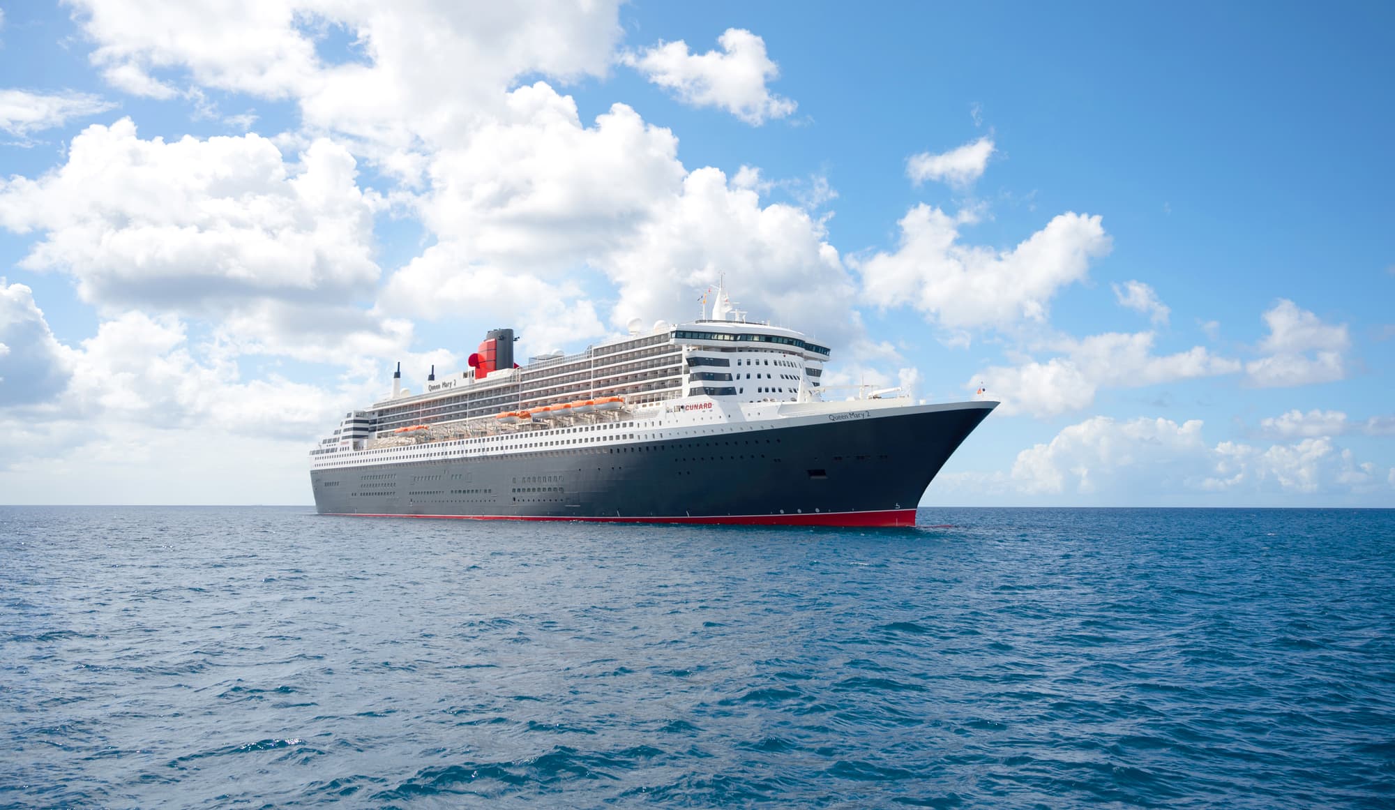 Queen Mary 2 at sea