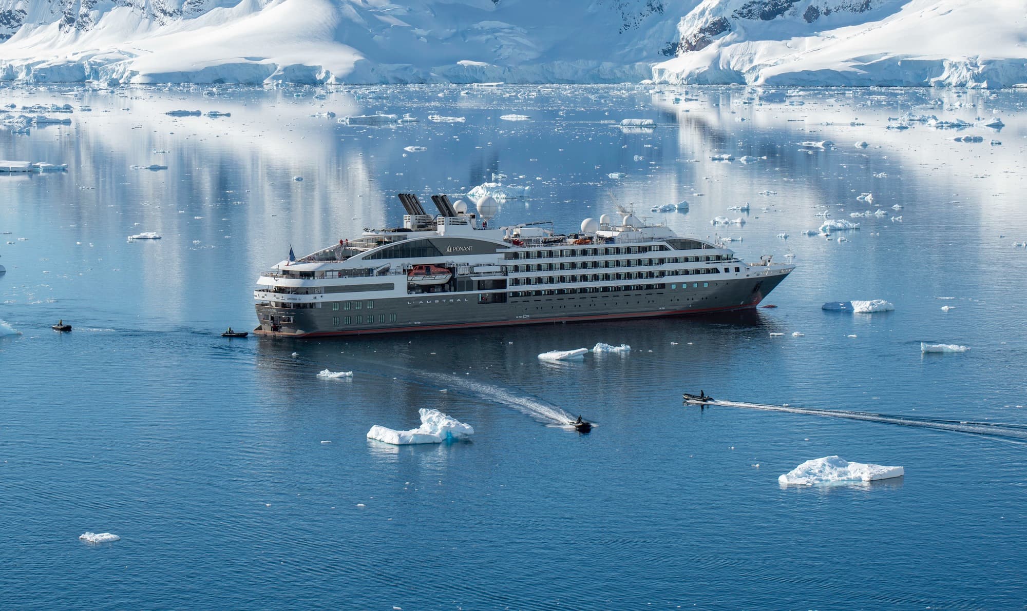 L'Austral at sea