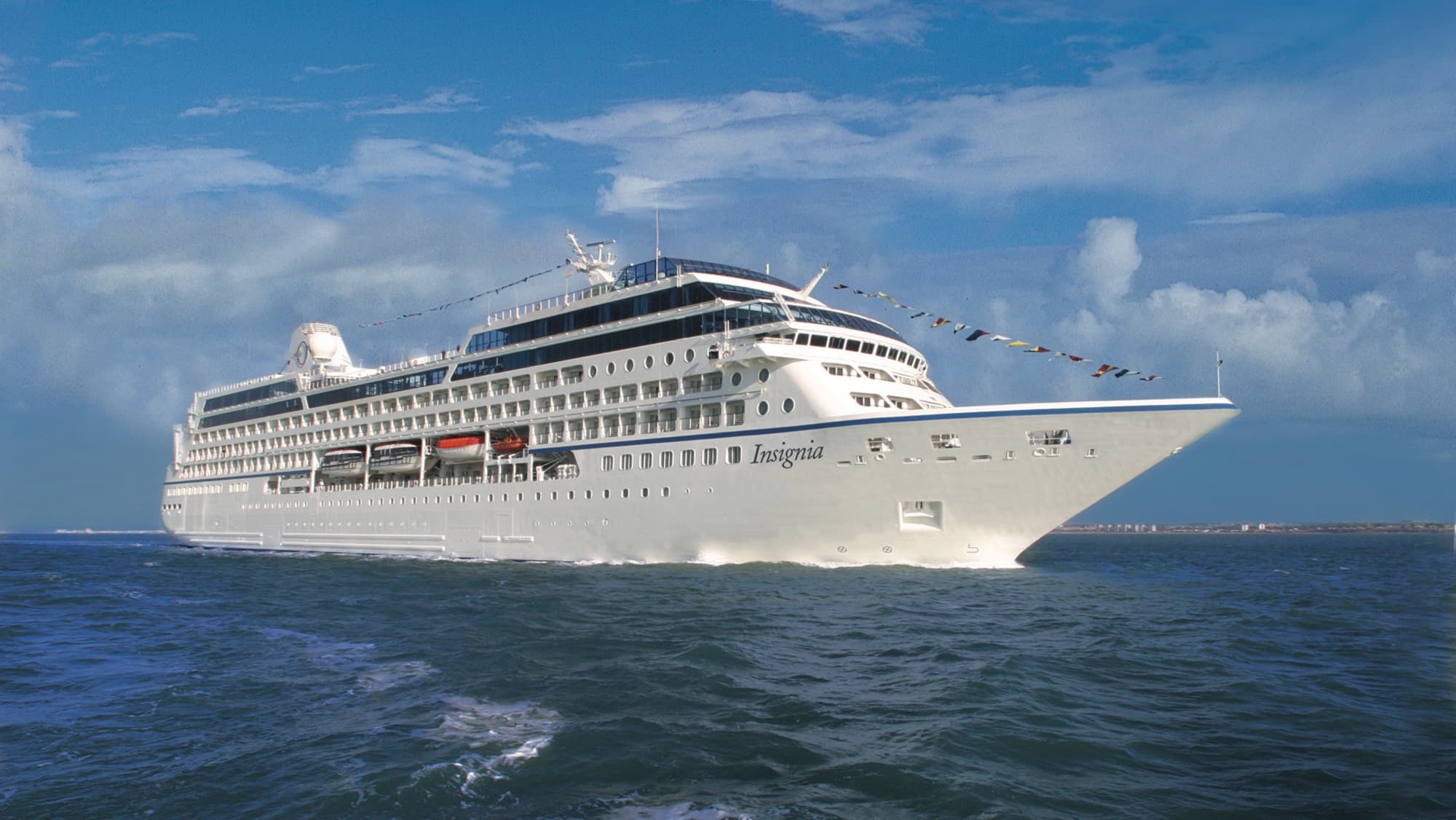 Oceania Insignia at sea