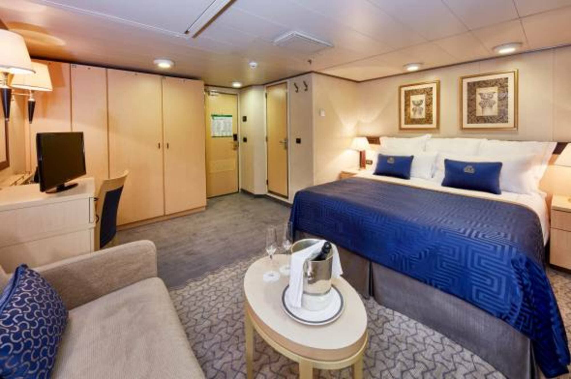 Britannia Deluxe Inside
