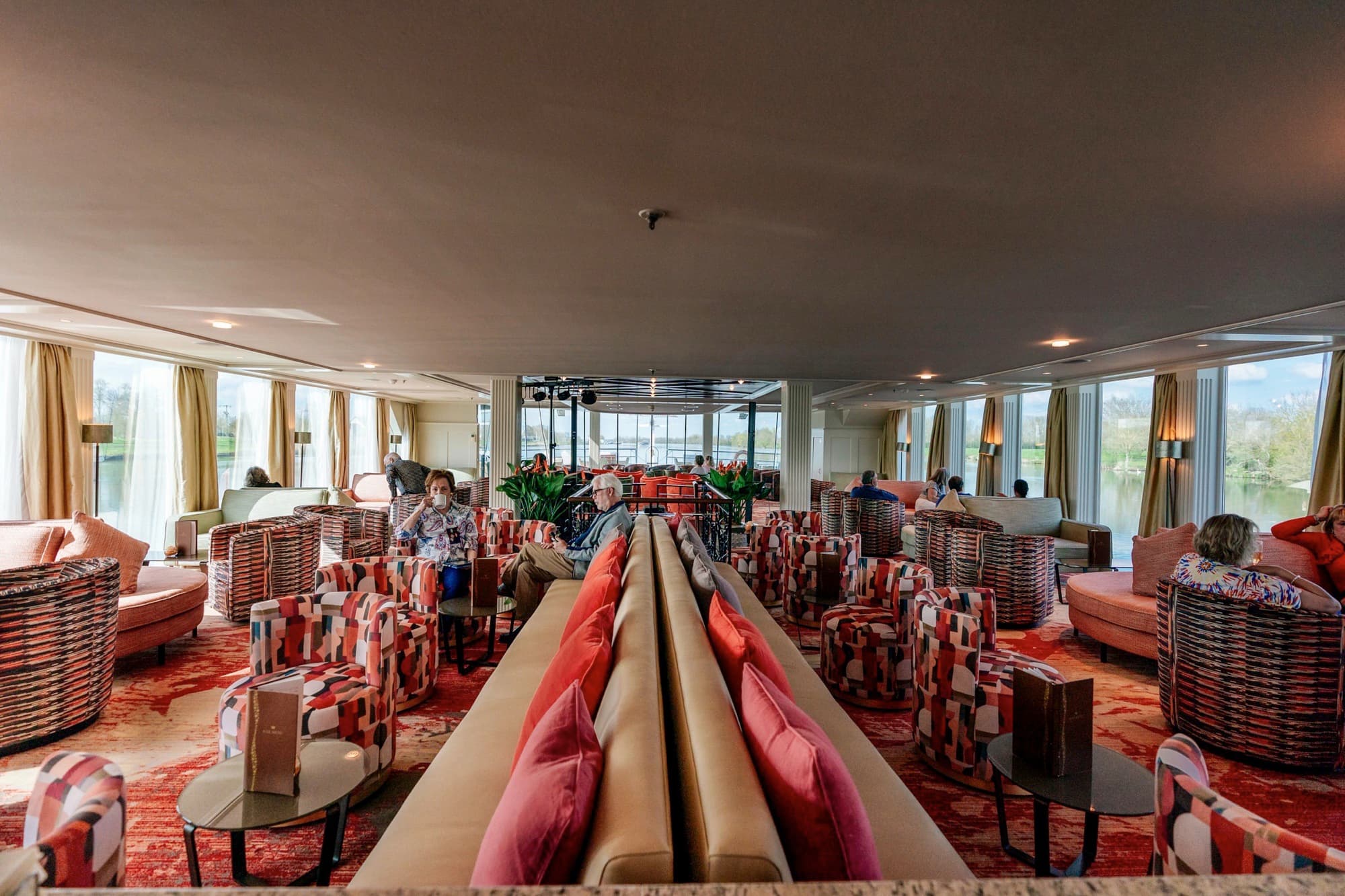Main Lounge & Bar