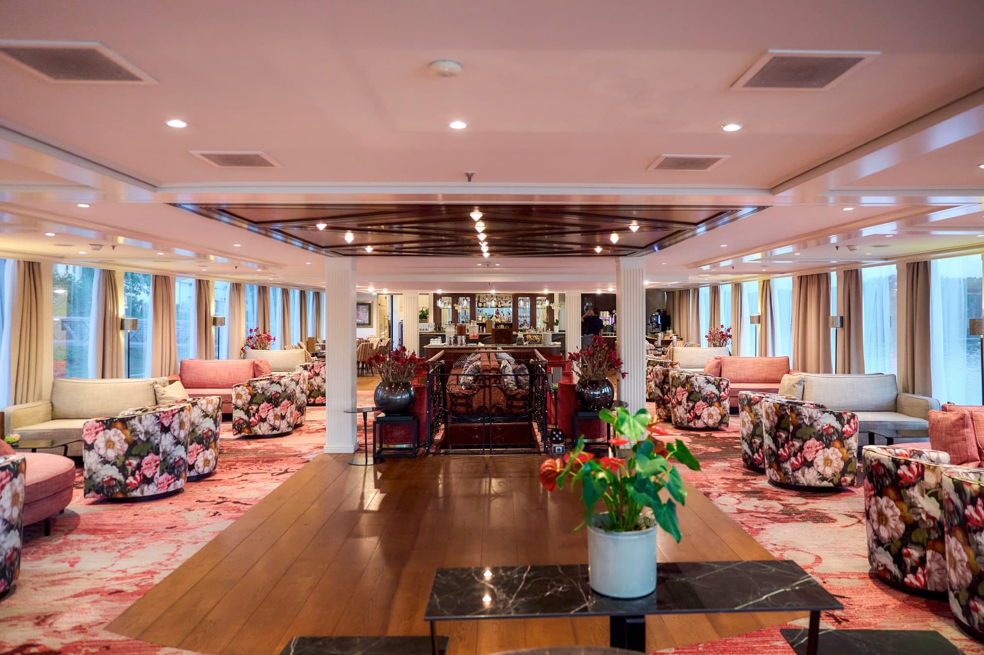 Main Lounge & Bar