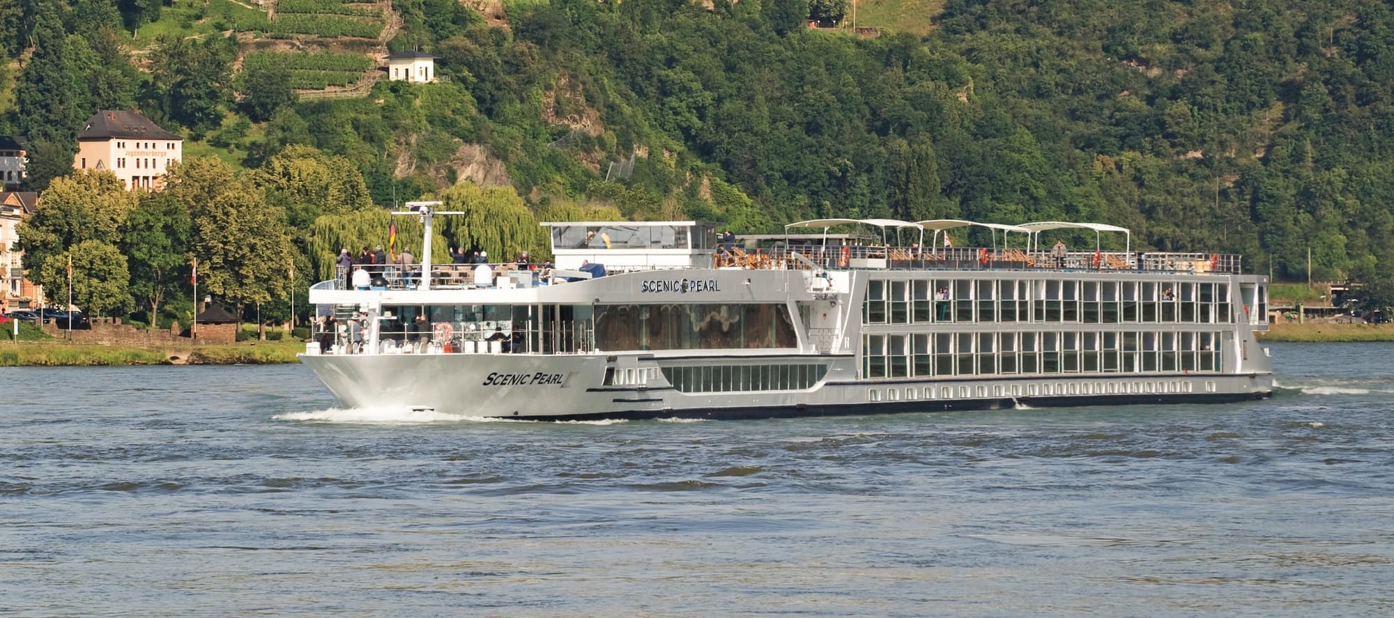 Scenic Pearl at sea