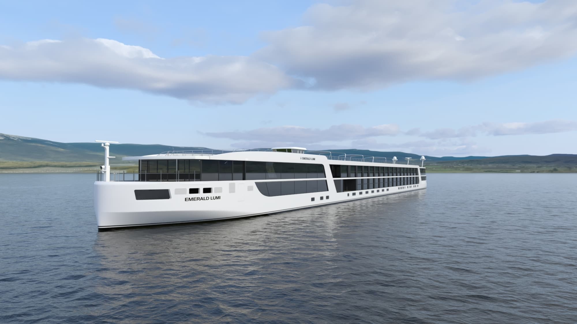 Emerald Lumi at sea