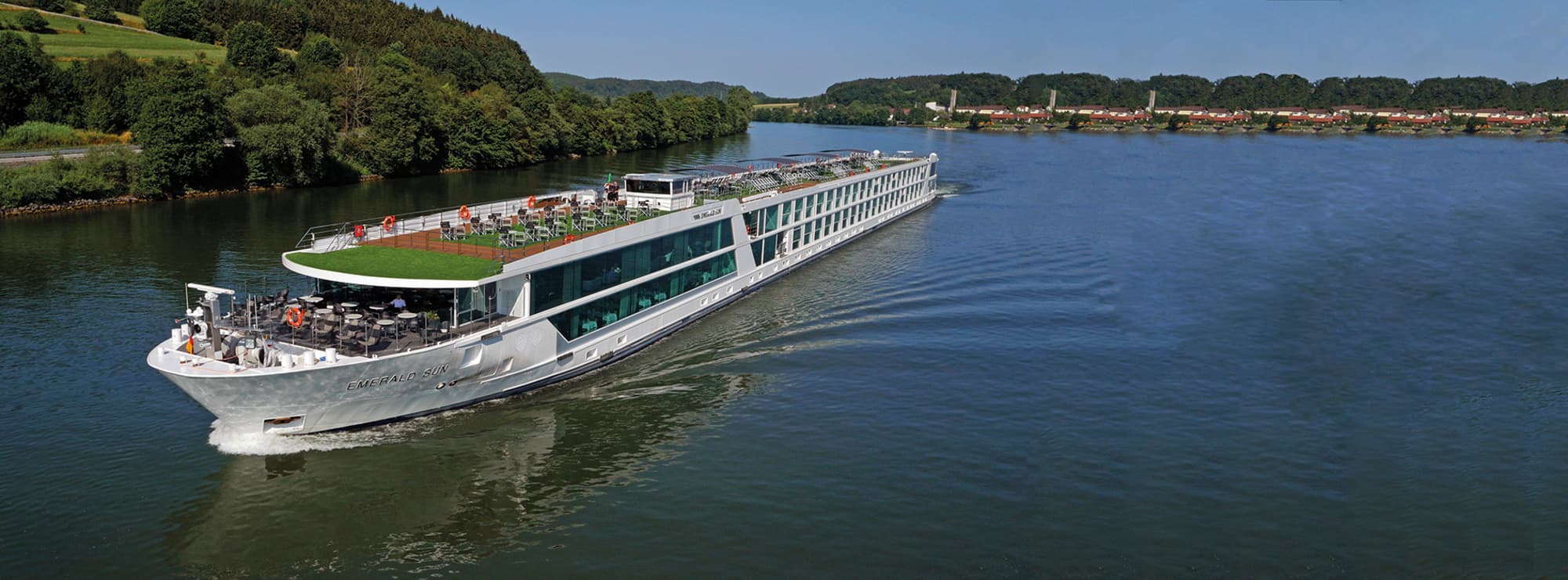 Emerald Sun at sea
