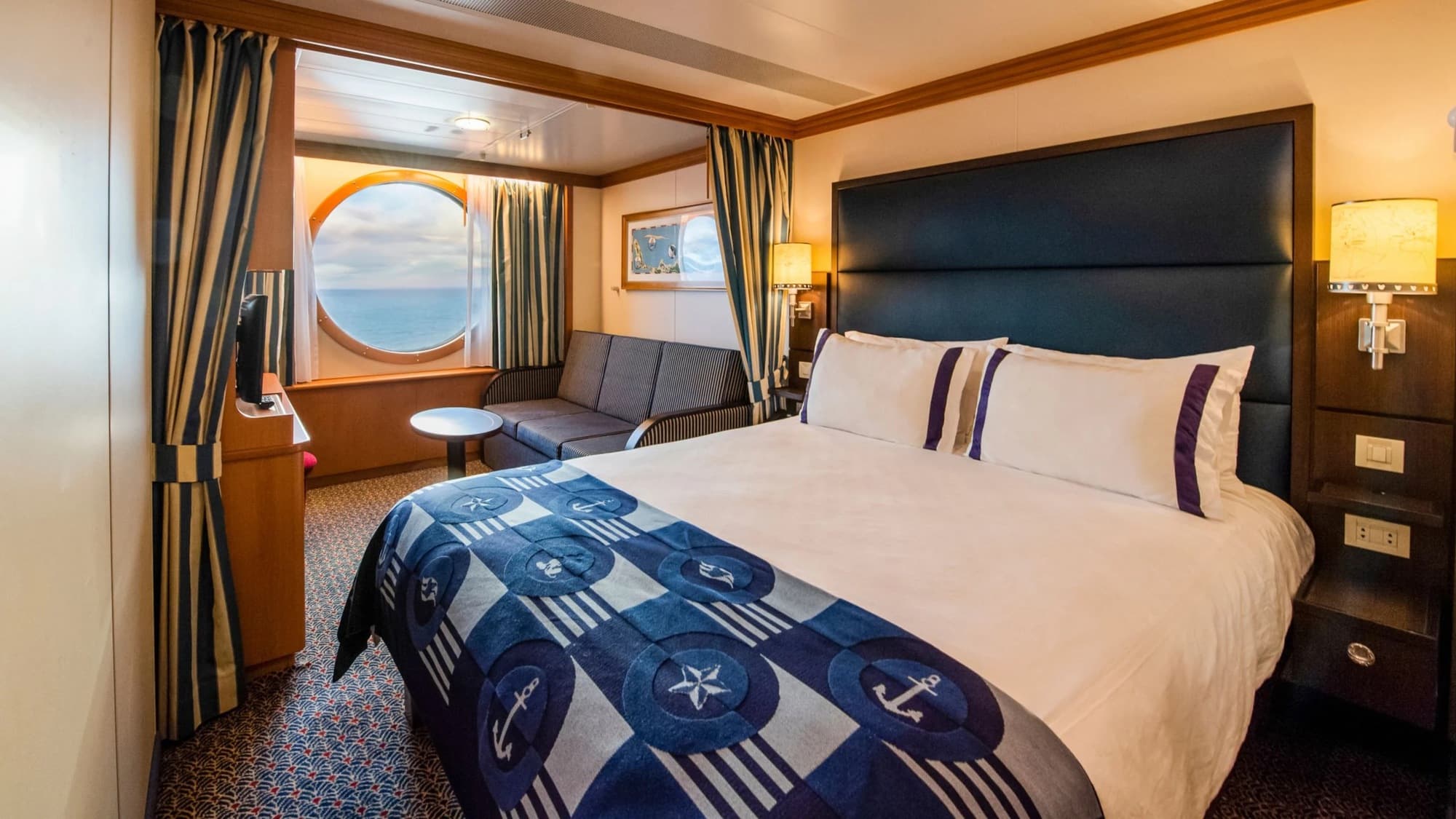 Deluxe Oceanview Stateroom