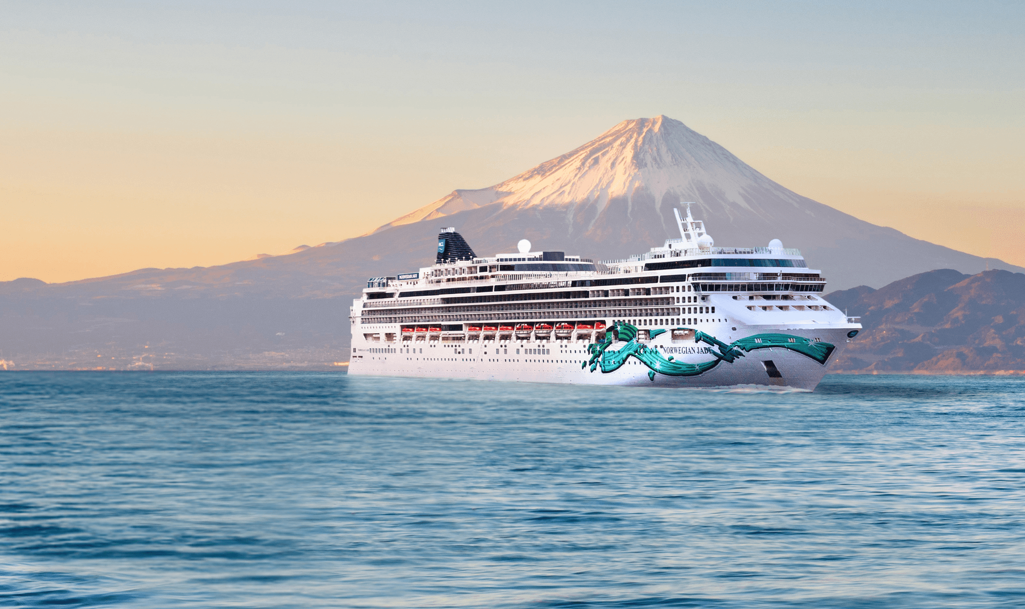 Norwegian Jade at sea