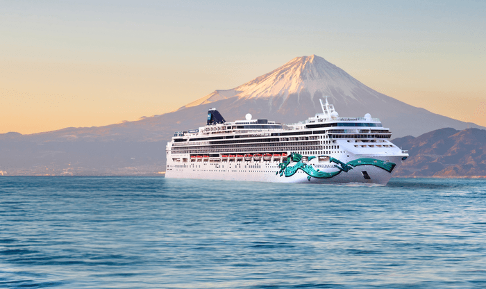 Norwegian Jade at sea