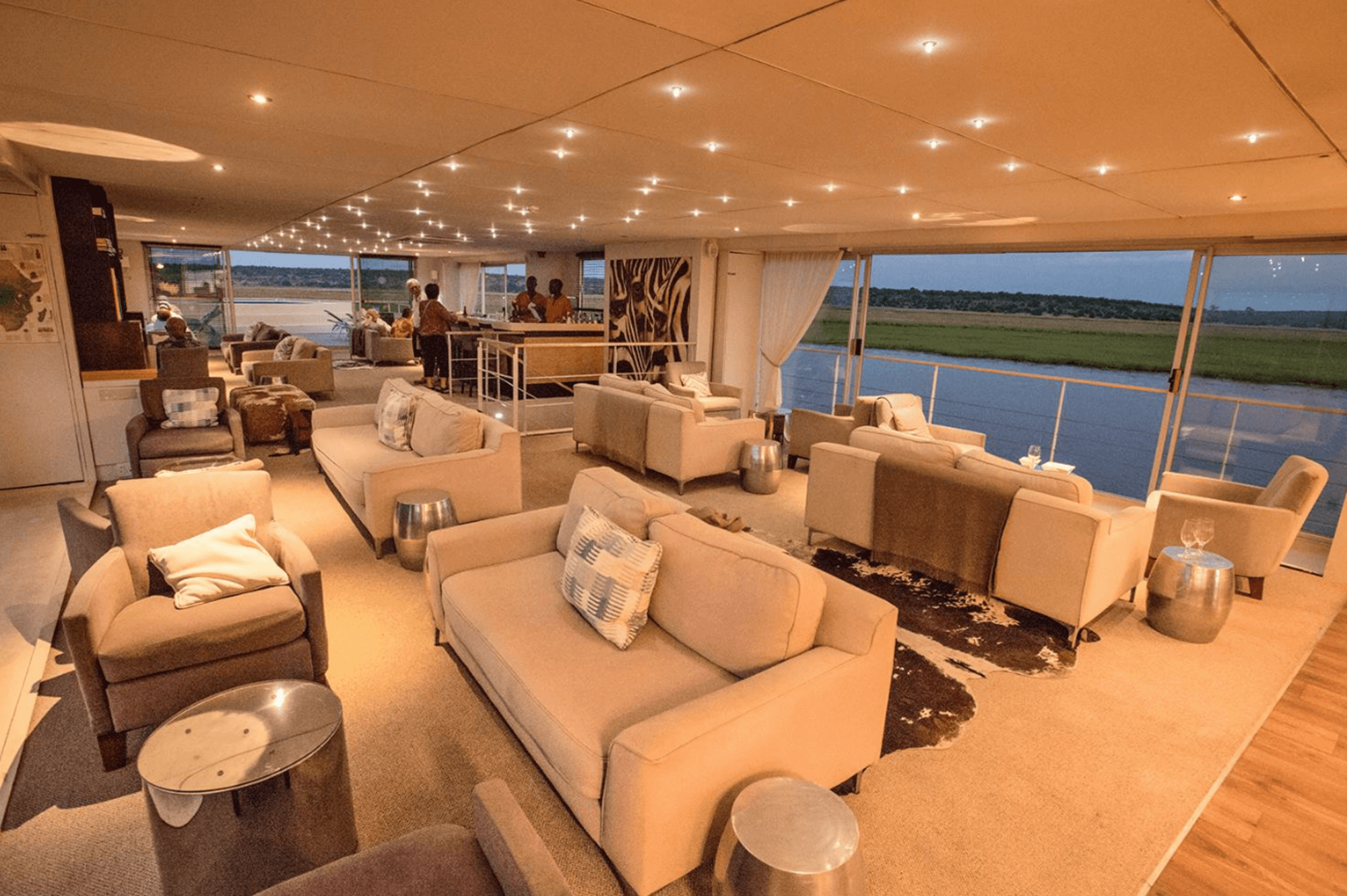Lounge & Bar